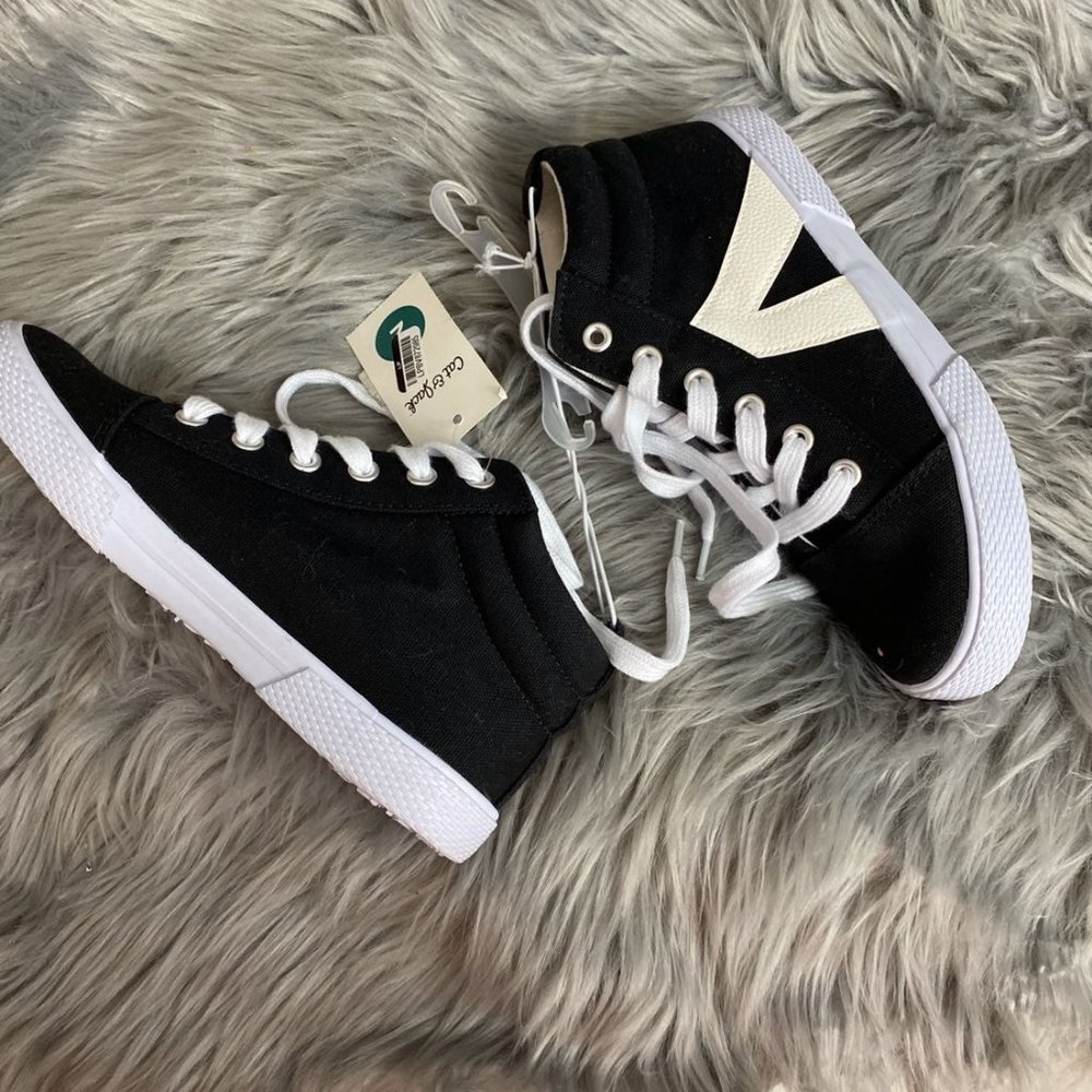 Cat & Jack sneakers size 2 big boys